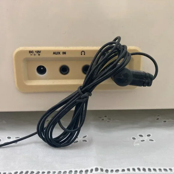 Crosley Ranchero Retro Style AM/FM Radio - Picture 7 of 8